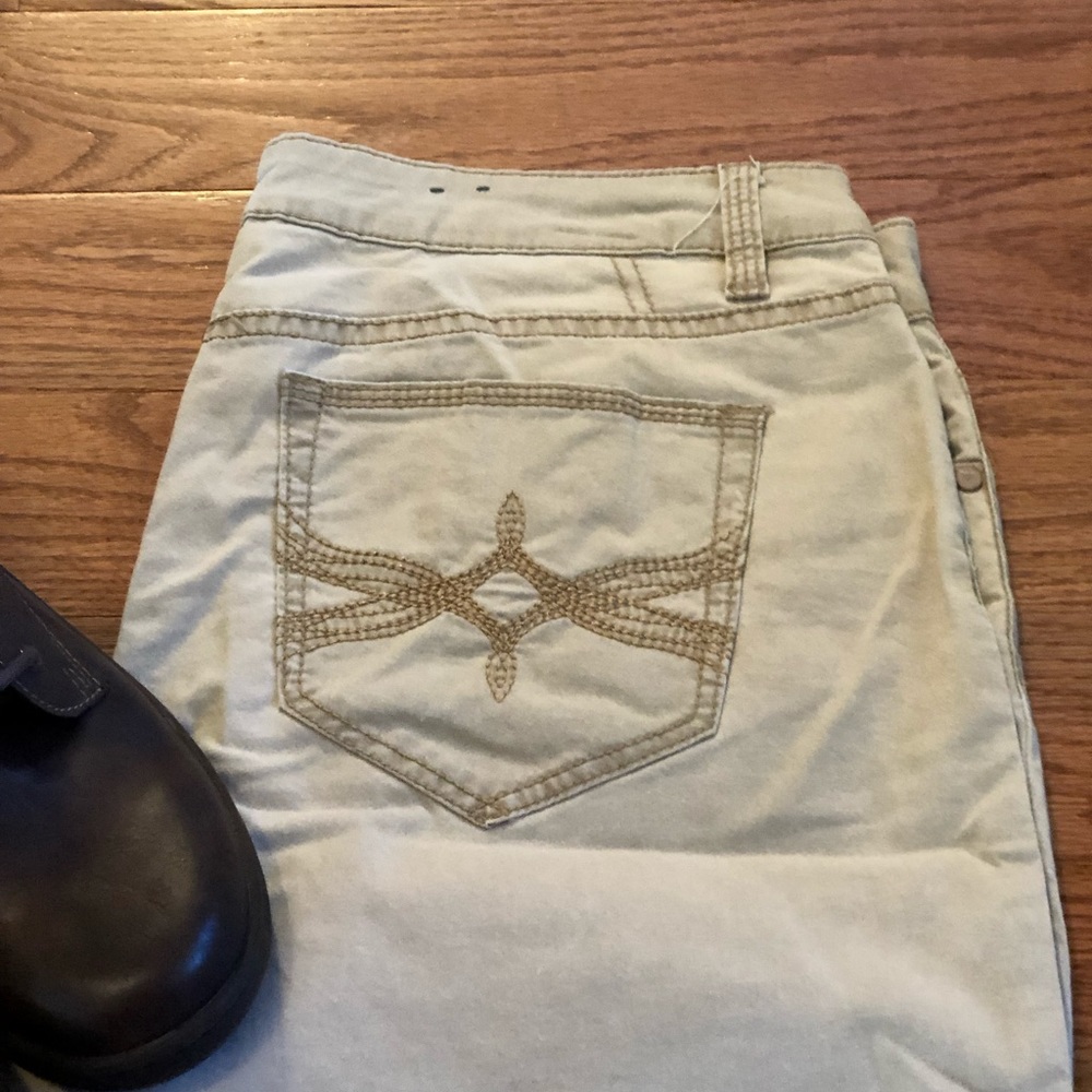 Shorts - Picture 2 of 6